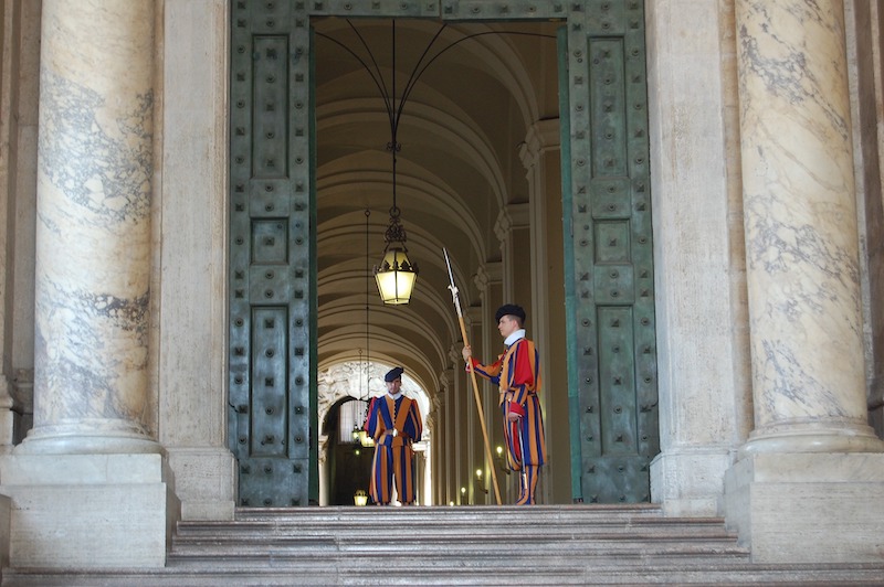 Rome family tours: 5 fun facts about Vatican’s Swiss Guards
